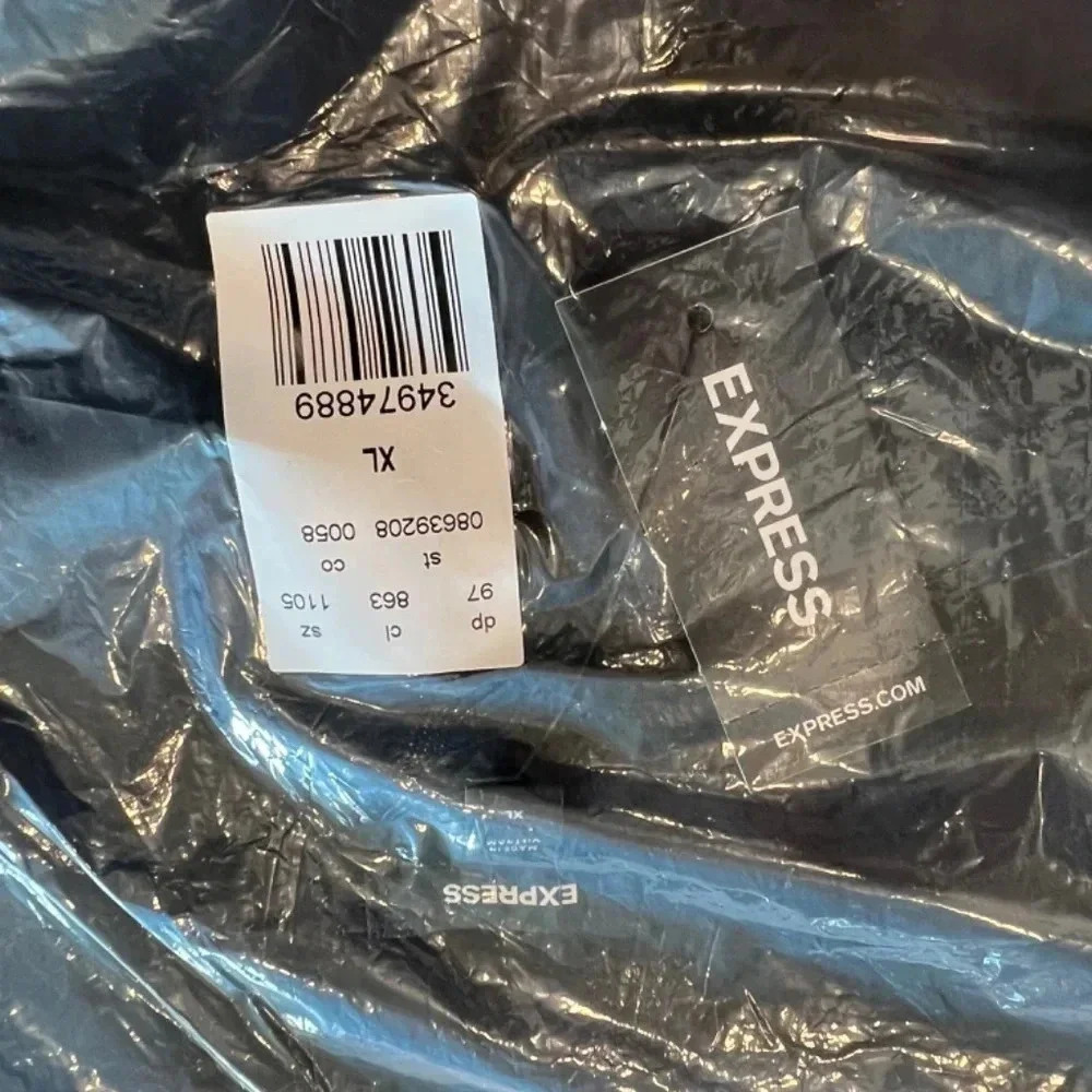 NEW with tags (NWT) Express Black Square Neck Cropped tank top. - Picture 5 of 6